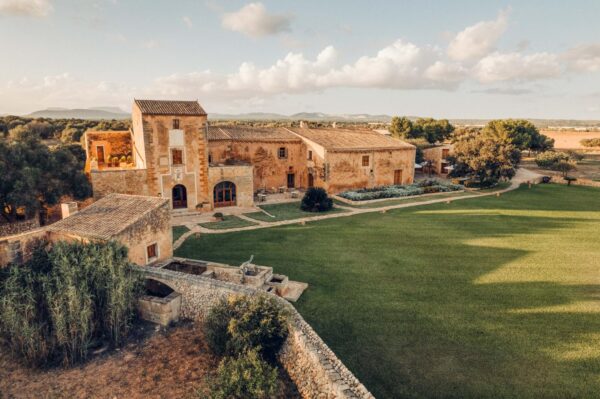 Alquiler de casas para eventos Alquiler casas para eventos Alquiler casas para eventos empresa Casas para eventos Casas para eventos mallorca Casas para eventos con piscina Fincas para eventos en mallorca Finca eventos mallorca Mansion eventos Fincas para bodas en mallorca Finca con piscina para cumpleaños Estancia de lujo Estancia de lujo España Estancia de lujo Mallorca Estancia de lujo Baleares
